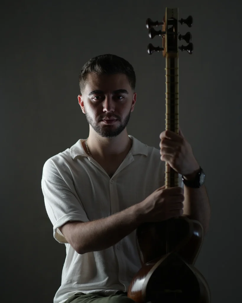 علی قنبری نوازنده تار و سه تار